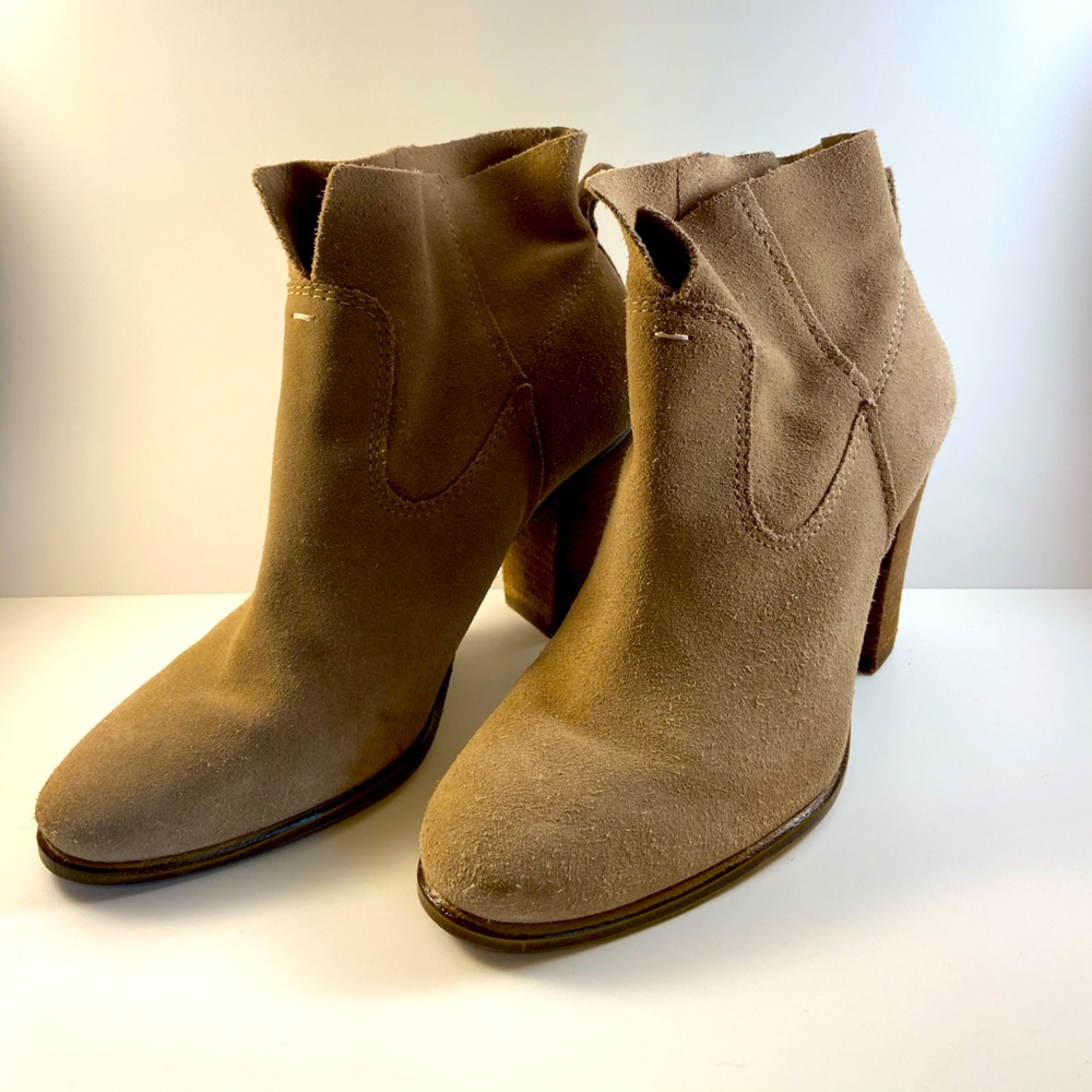 Vince Camuto Feina ankle boots